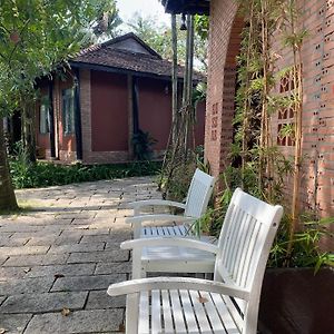Queen Room Garden View